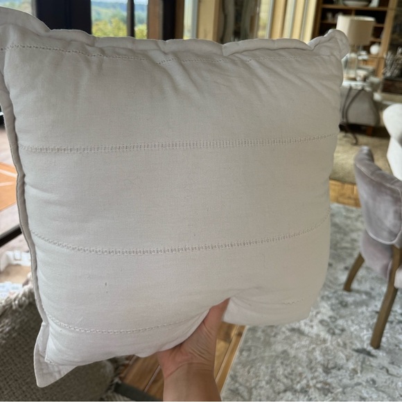 Cream Accent Pillow‎ - Picture 1 of 7